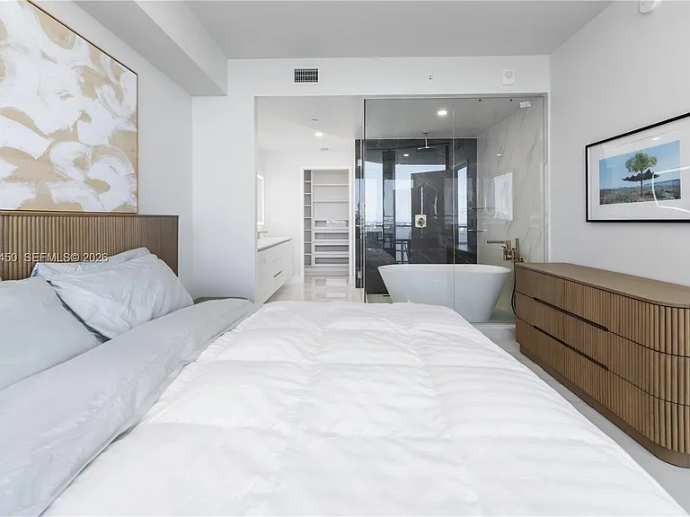 700 NE 24th St #4002 — Photo 9