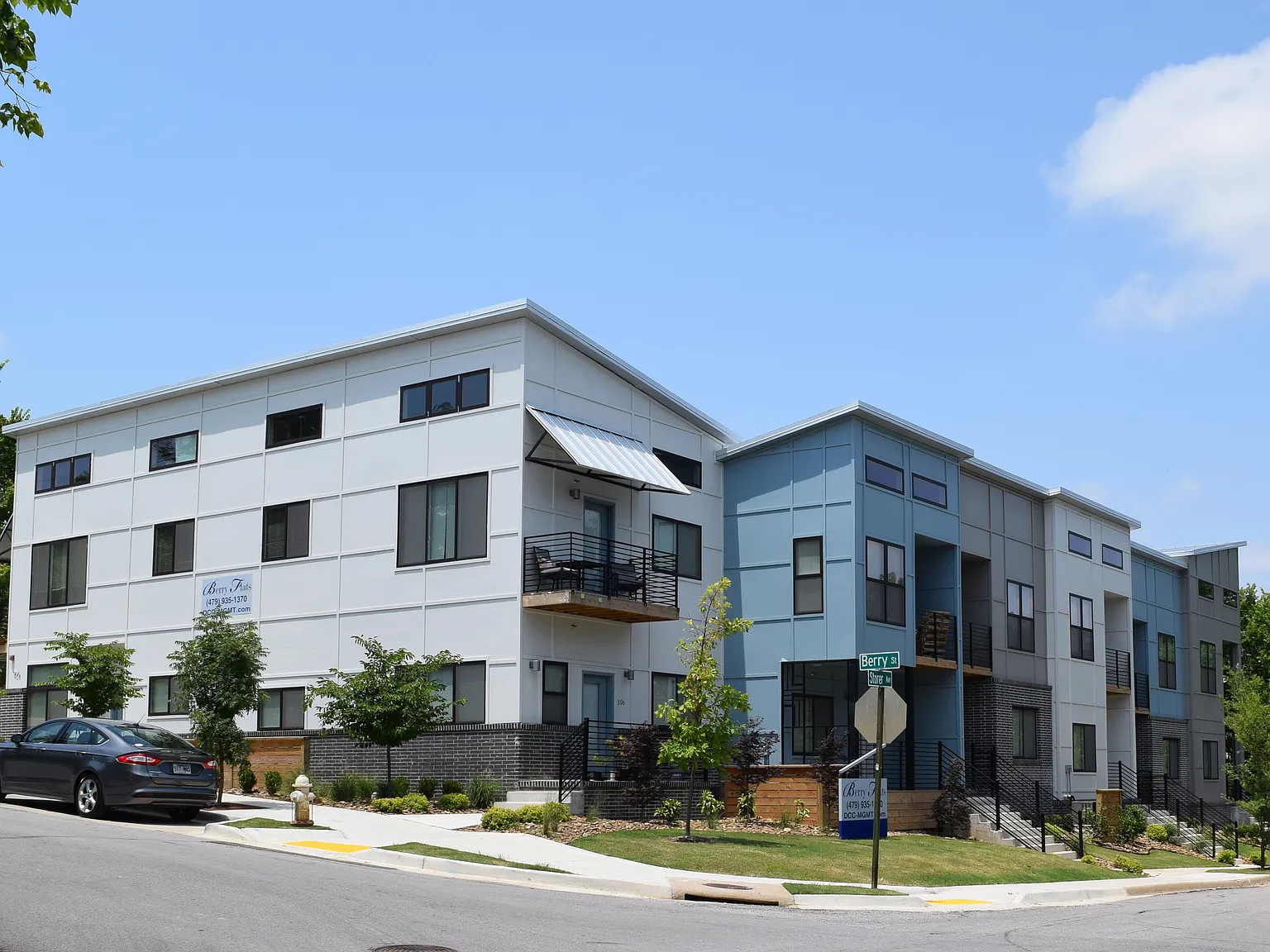 Contemporary & Modern Living — Photo 3