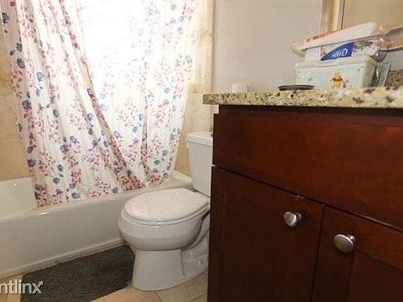 5th image of 2035 W Arthur Ave APT 3