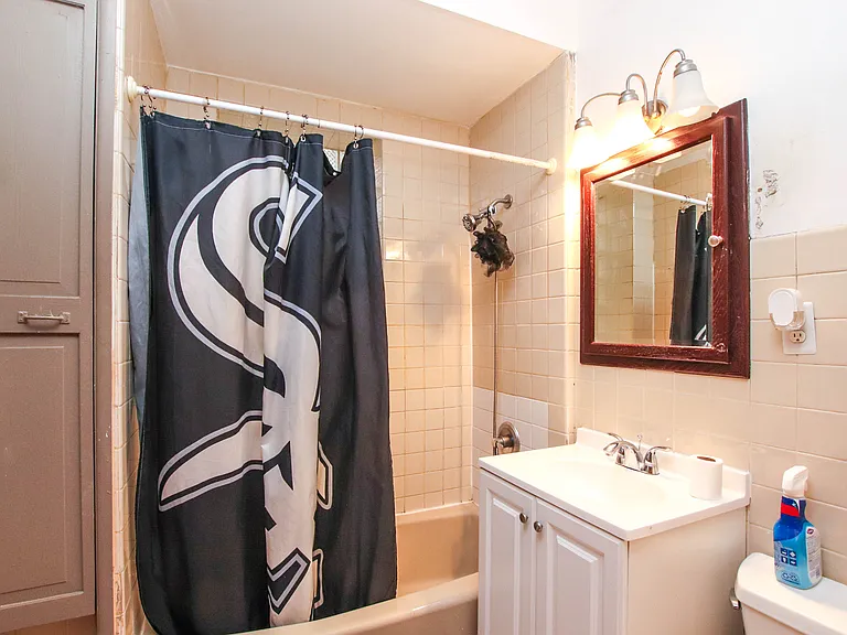 2834 N Rockwell St #1 — Photo 8