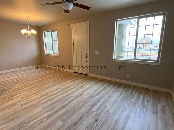 5th image of 1146 Montevideo Cir