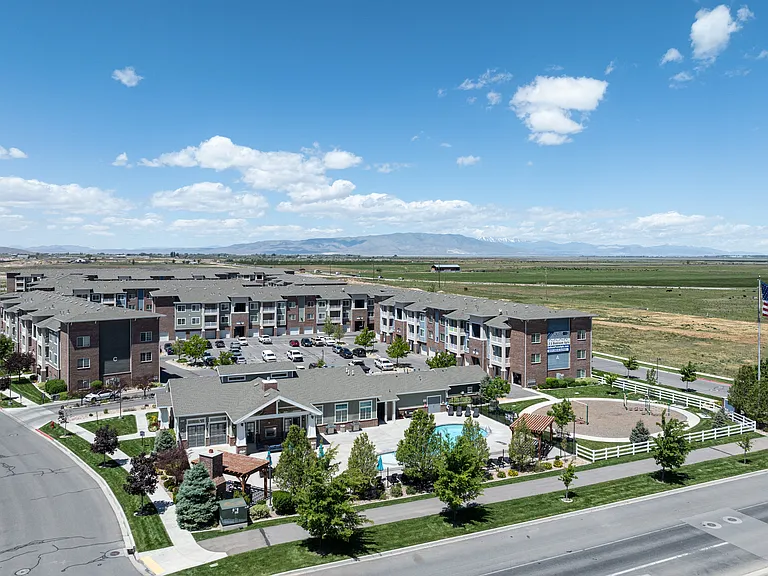 Outlook Apartments — Photo 1