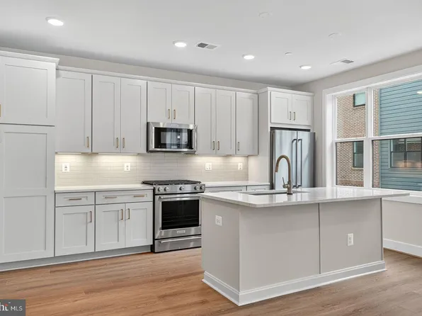 112 Pepperell St, Alexandria, VA 22301