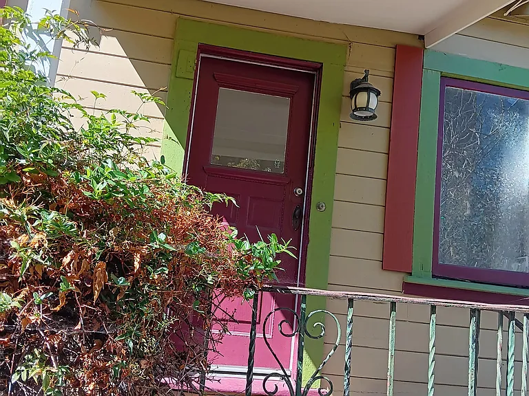 Cottage frontbdoor, front porch with overhead covering