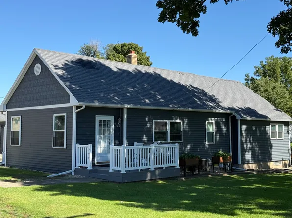 206 S 1st St, Cherry, IL 61317