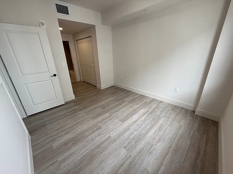 Bay Pointe Apartments — Photo 29