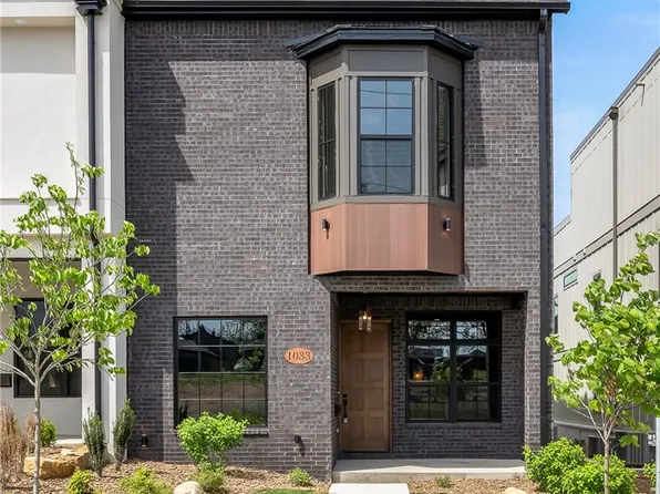 1033 NW A St, Bentonville, AR 72712
