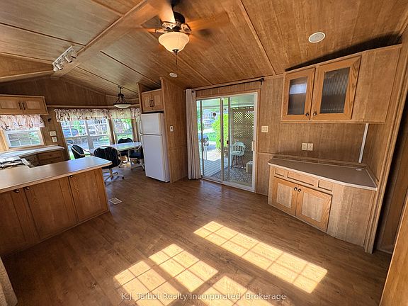 4th image of 77307 Bluewater Hwy #28