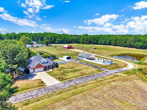5th image of 31 Chasewood Dr