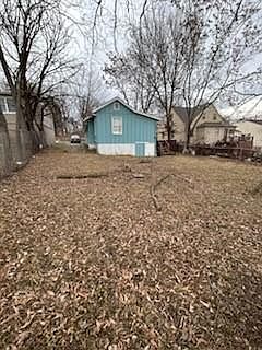 3rd image of 5710 Askew Ave