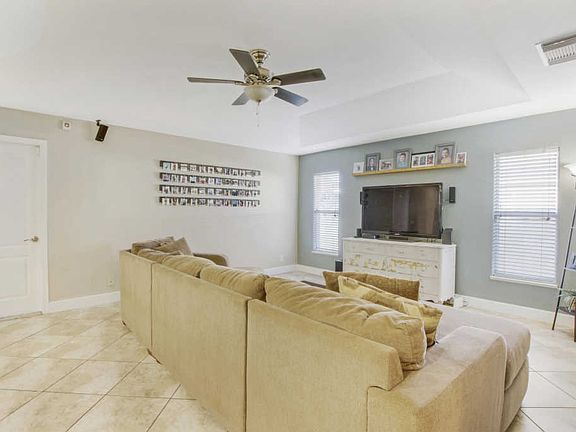 4th image of 1013 SW Benchor Ave