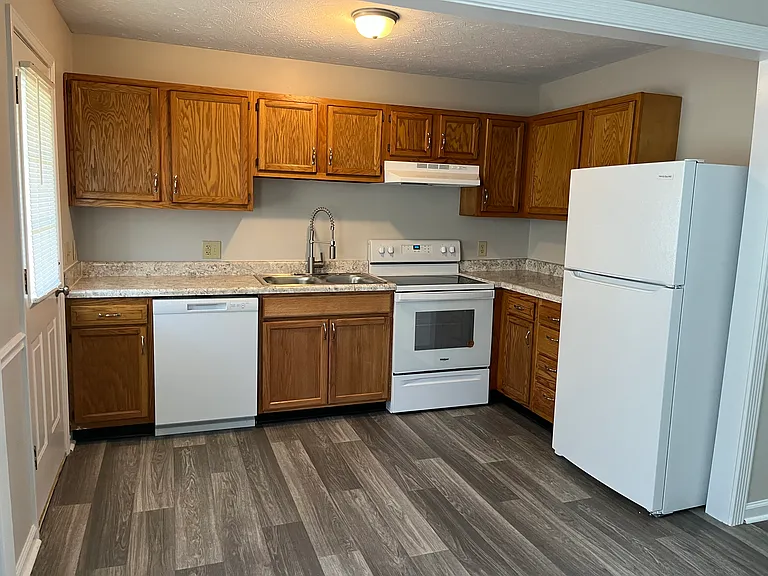 920 E Main St — Photo 5