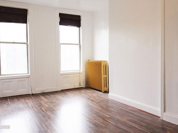 4th image of 1328 Jefferson Ave #3