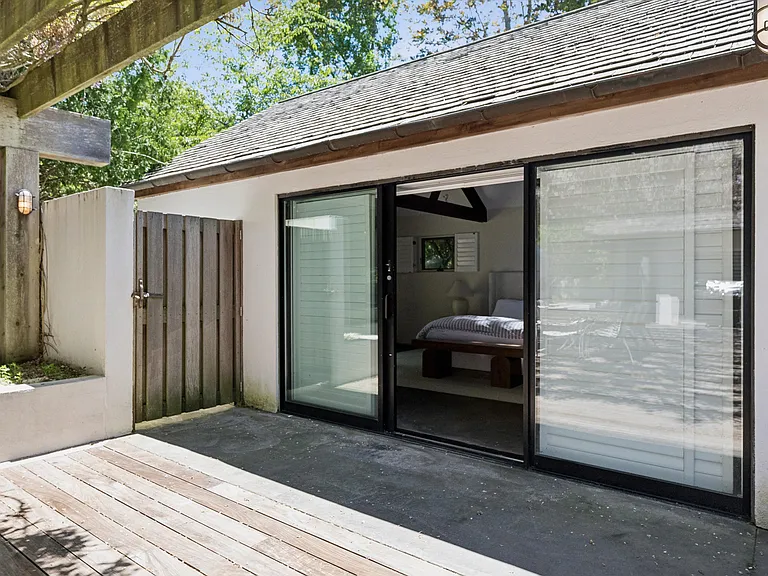 946 Ocean Rd — Photo 18