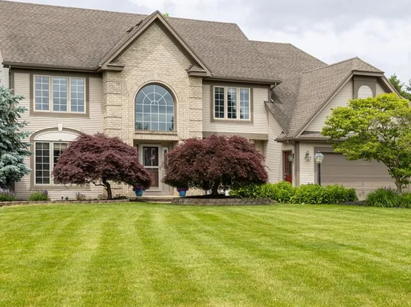 49 Vineyard Hl, Fairport, NY 14450