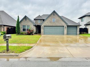 6612 S Indianwood Ave, Broken Arrow, OK 74011