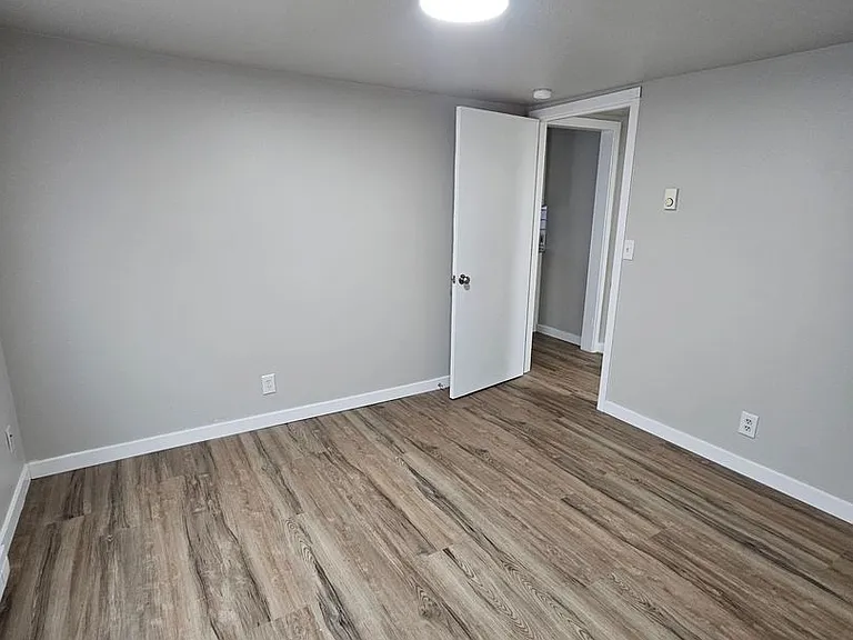 406 E Broadway Ave — Photo 4