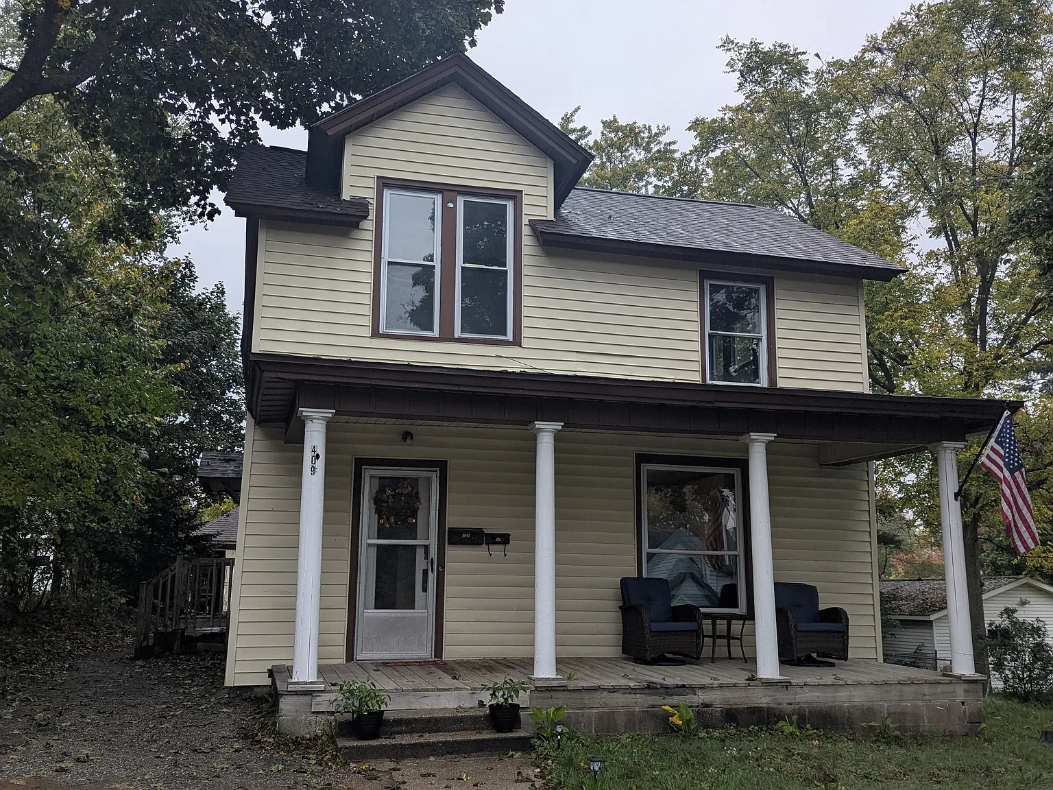 3 bed, 1200 sqft, $1,300 — Photo 1
