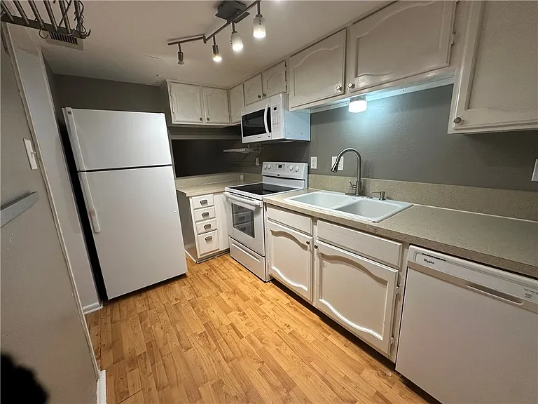 4345 Carter Creek Pkwy #6 — Photo 5