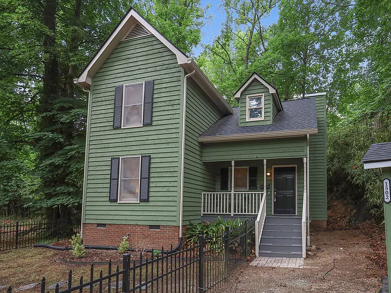 1502 Hollywood St — Photo 2