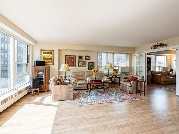 5th image of 3180 N Lake Shore Dr APT 4A