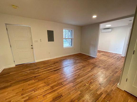 4th image of 6 1/2 Farrington St APT 1