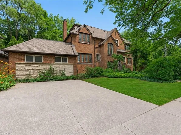4 Forsyth Ave N, Hamilton, ON L8S 4E1