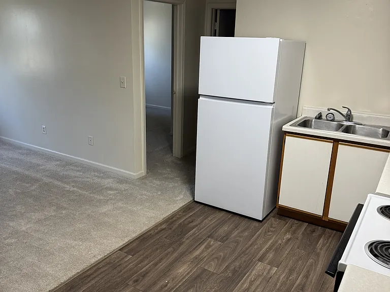 1130 Minns Dr #8 — Photo 2