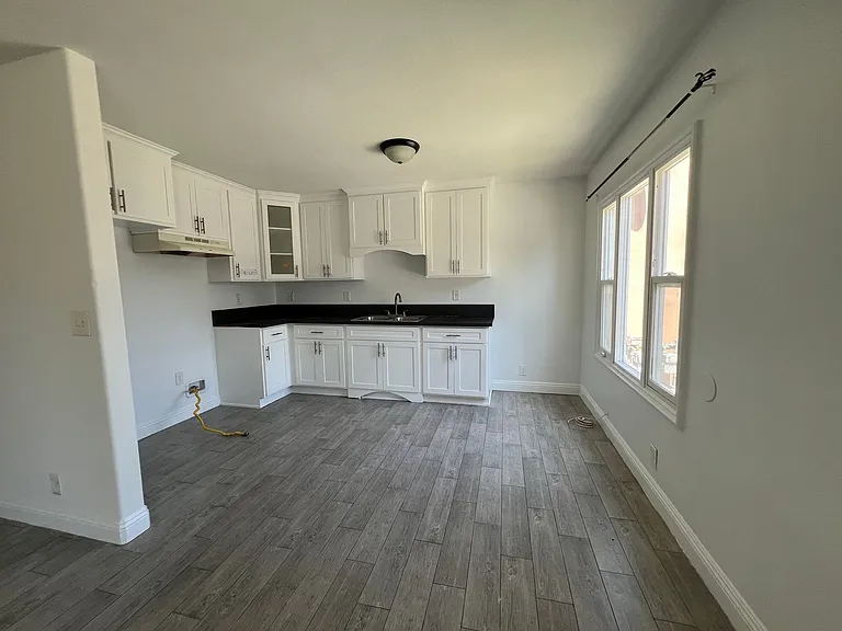 2665 Pasadena Ave — Photo 3