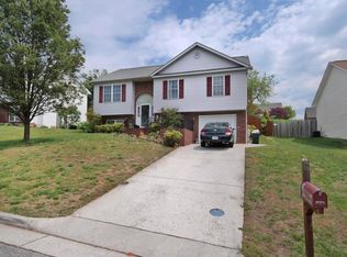 1754 Meadows Rd, Vinton, VA 24179