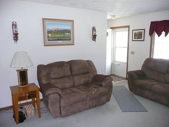 5th image of 910 E Memorial Dr