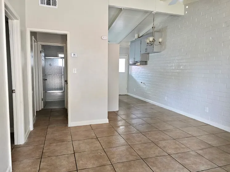 2 bed, 700 sqft, $1,250 — Photo 2
