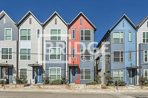 301 E Lamar St Photo 1