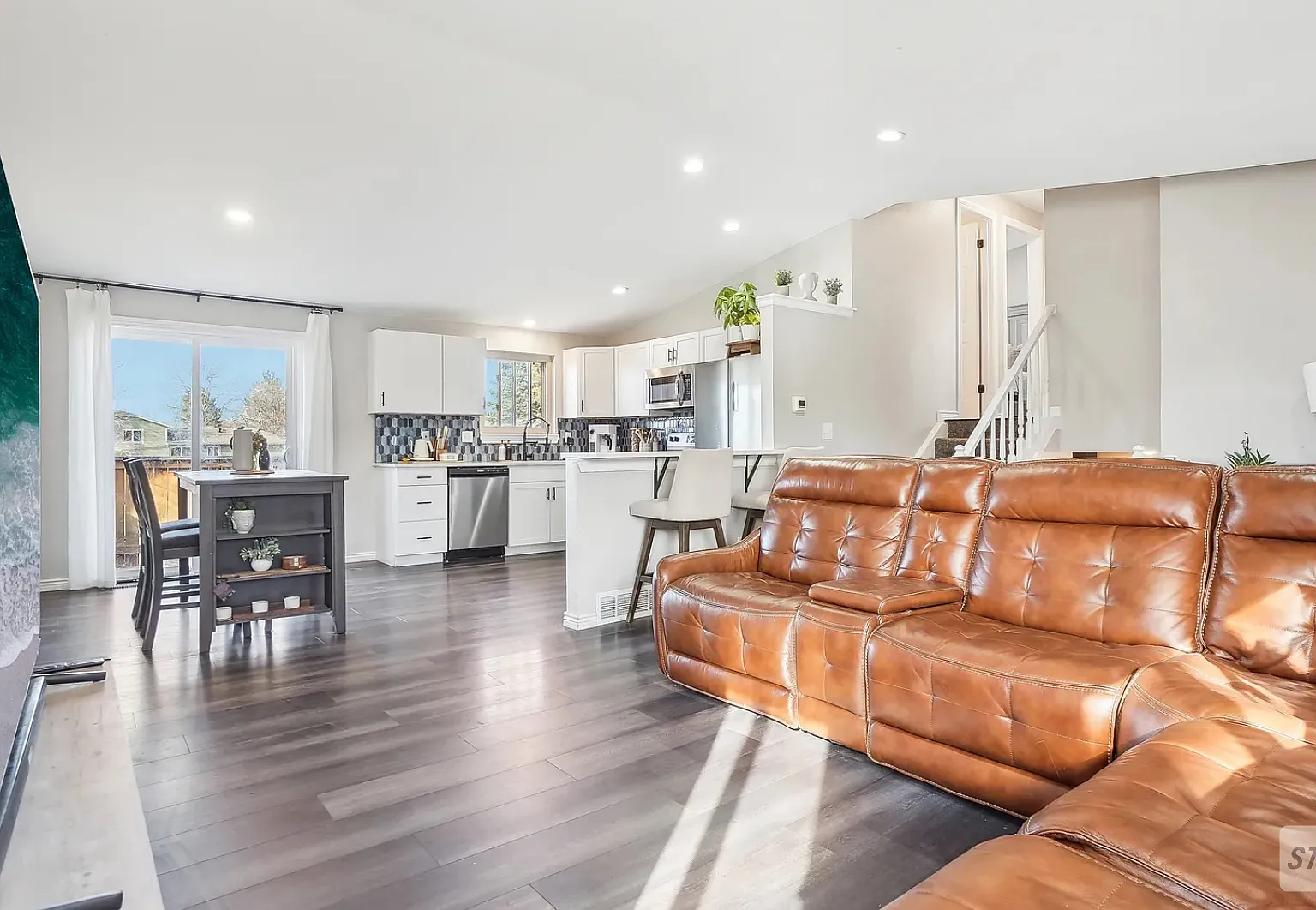 19001 E Oxford Dr — Photo 2