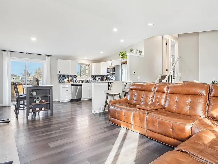 19001 E Oxford Dr — Photo 2