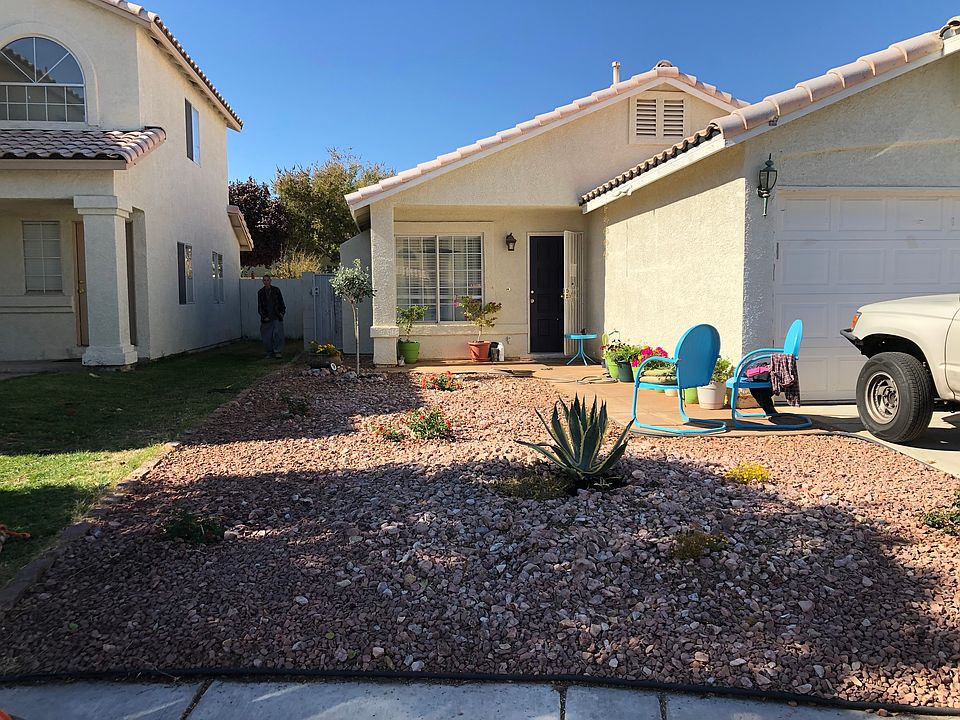 Front of House on cul-de-sac