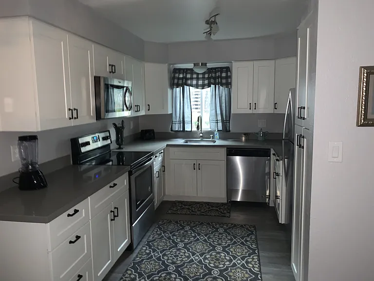 River Park Apartments — Photo 3