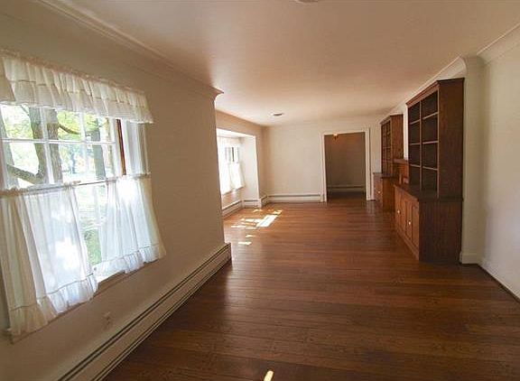 3rd image of 505 E Argonne Dr