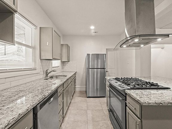 3rd image of 927 & 929 S Rosemont Ave #929