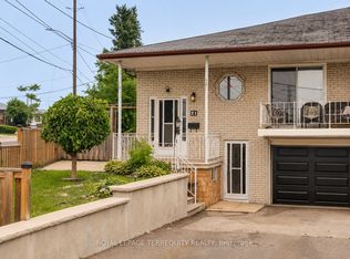 21 Buckland Rd, Toronto, ON M3L1V9