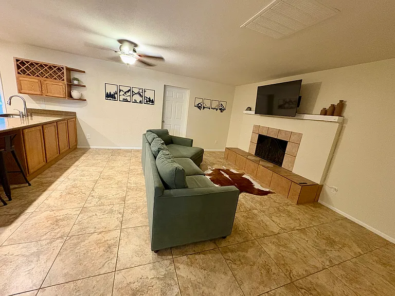 1410 E Bishop Dr — Photo 13