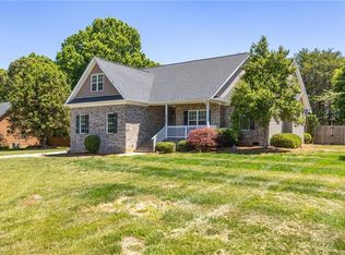 8108 Middleland Dr, Browns Summit, NC 27214