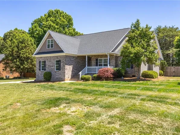 8108 Middleland Dr, Browns Summit, NC 27214