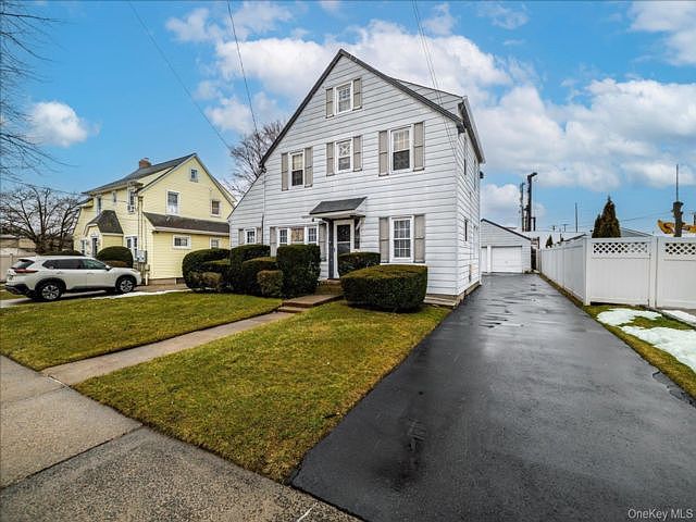 21 Twin Lawns Ave, Hicksville, NY 11801 | Zillow