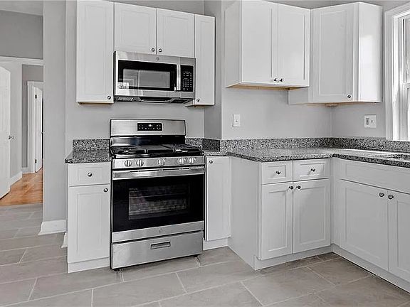 5th image of 19 Hillside Ave Floor 2