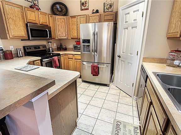4th image of 404 Bay Oak Ln