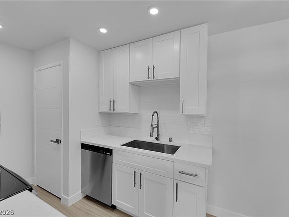 2nd image of 5111 Lindell Rd Unit 202