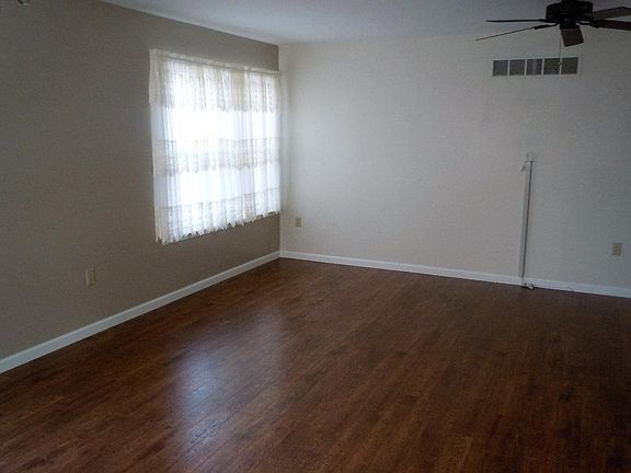 4th image of 319 Paddington Dr