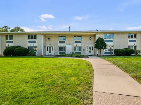920 17th St APT 34, Moline, IL 61265