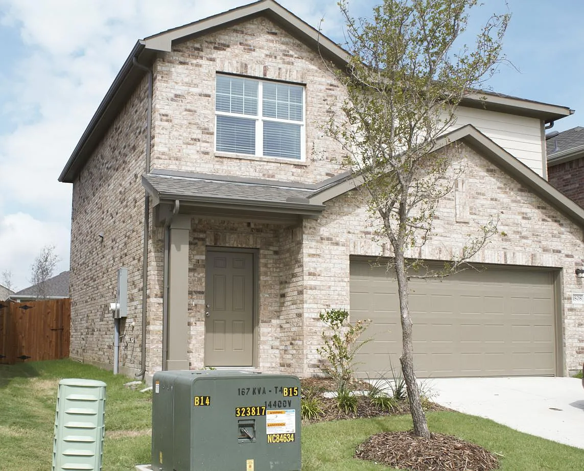 3 bed, 2.5 bath, 1605 sqft, $1,850 — Photo 2